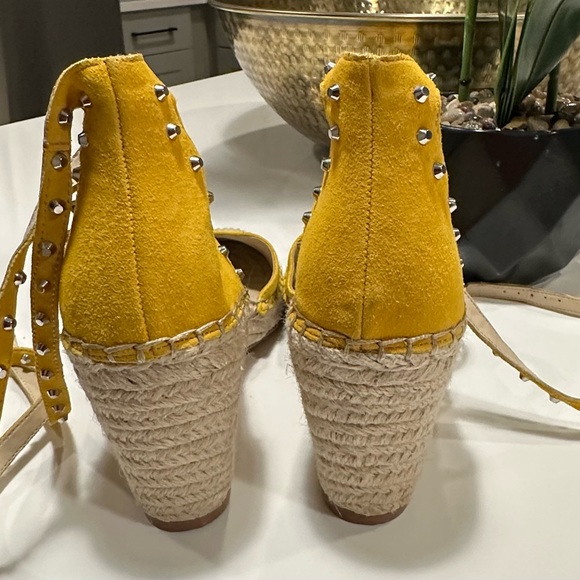 ‼️SOLD‼️ Vince Camuto Studded Espadrille Wedge - Picture 3 of 5